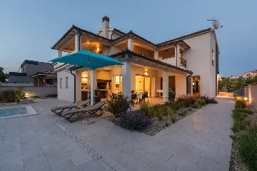 Modern Family Villa with Pool in Premantura