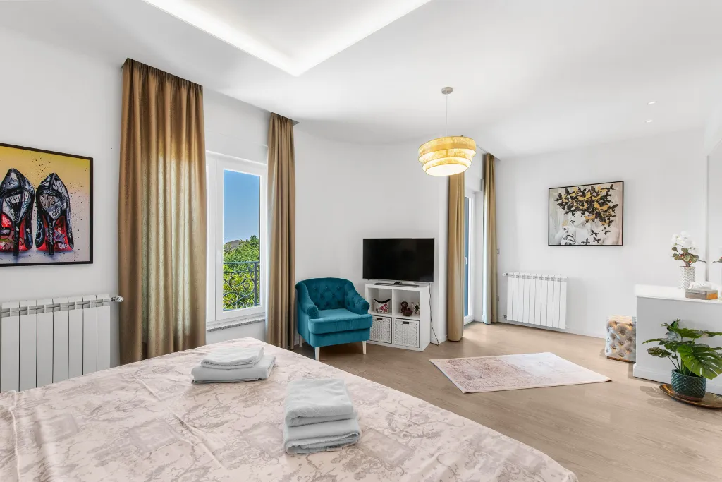 Modern Family Villa with Pool in Premantura