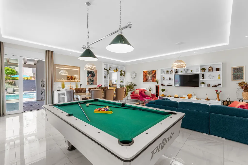 Modern Family Villa with Pool in Premantura