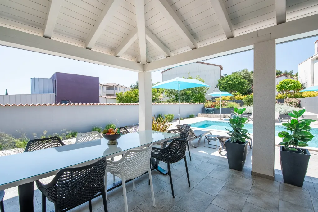 Modern Family Villa with Pool in Premantura