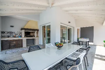 Modern Family Villa with Pool in Premantura