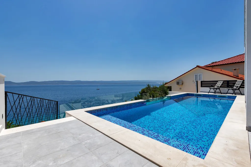 Contemporary Beach Villa With Pool in Omiš