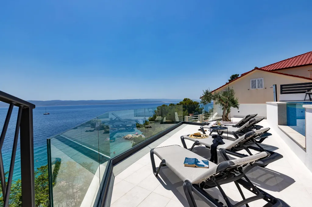 Contemporary Beach Villa With Pool in Omiš