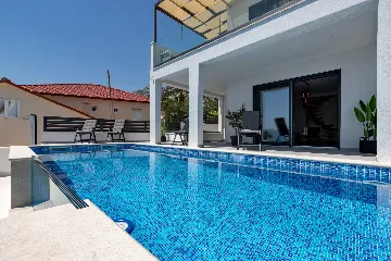 Contemporary Beach Villa With Pool in Omiš