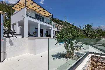 Contemporary Beach Villa With Pool in Omiš