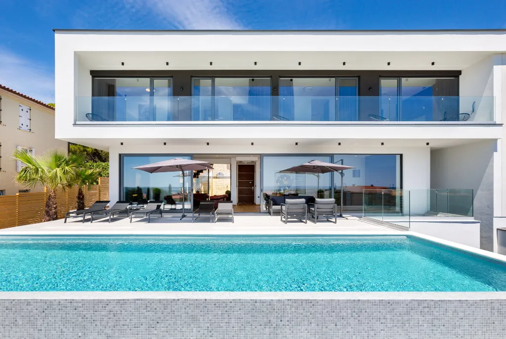 Seaside Retreat Villa with Spa and Infinity Pool Medulin