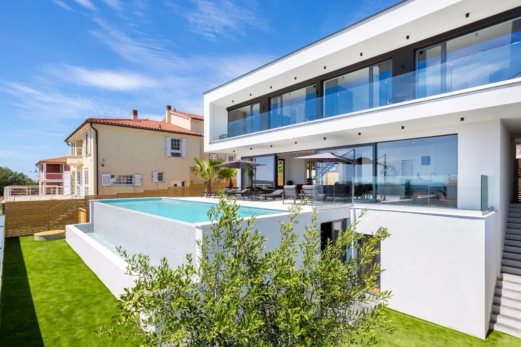 Seaside Retreat Villa with Spa and Infinity Pool Medulin
