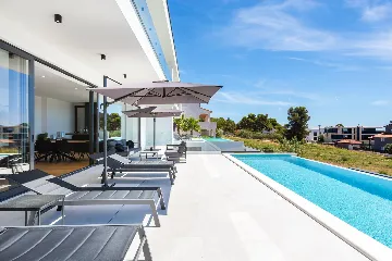 Seaside Retreat Villa with Spa and Infinity Pool Medulin