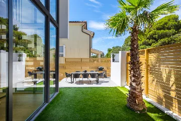 Seaside Retreat Villa with Spa and Infinity Pool Medulin