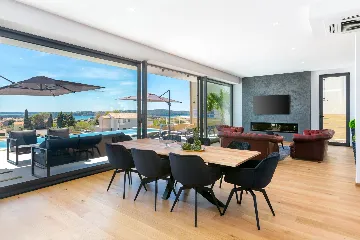 Seaside Retreat Villa with Spa and Infinity Pool Medulin