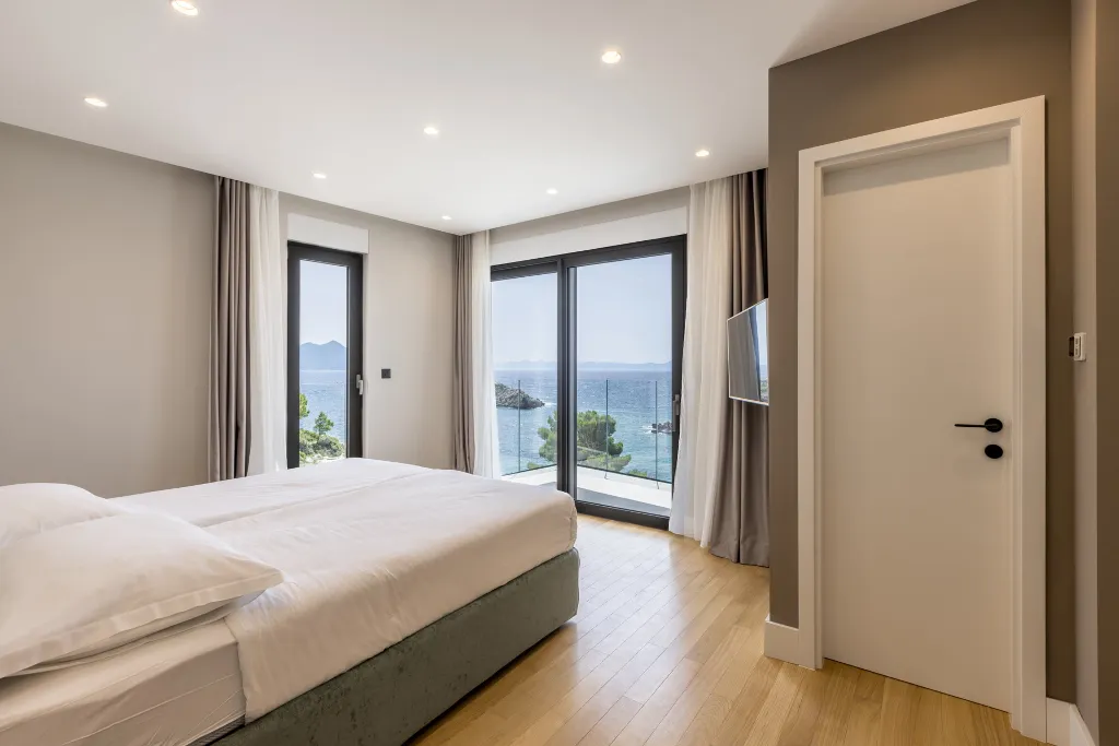 Seaside Villa with Heated Pool in Potomje