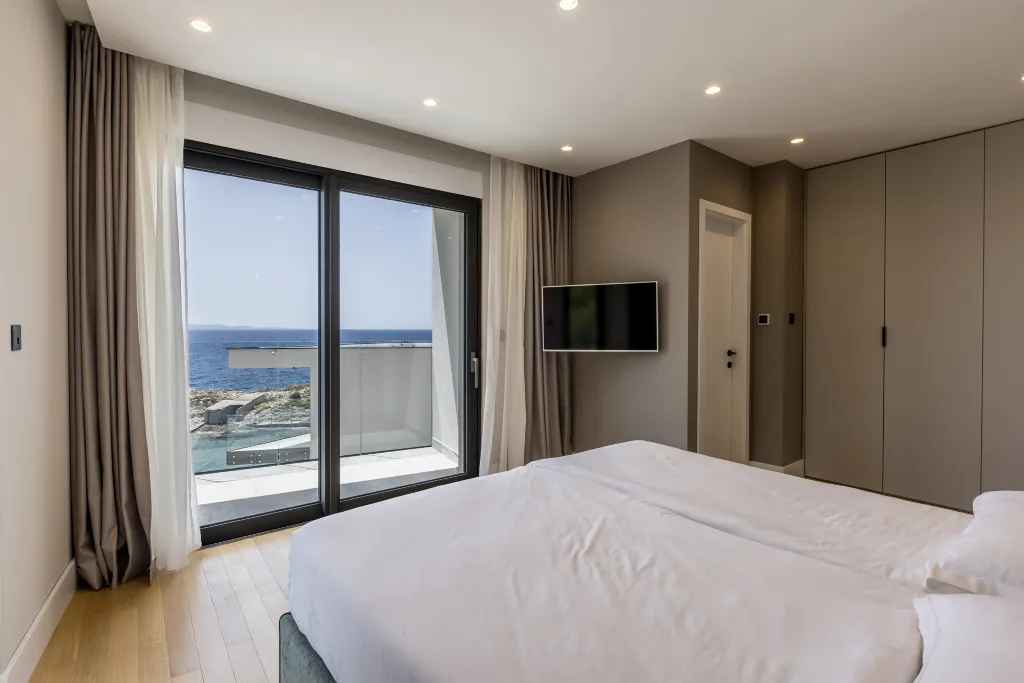 Seaside Villa with Heated Pool in Potomje