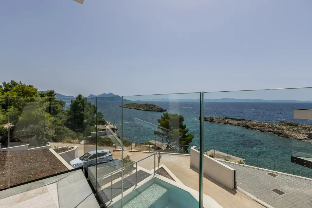 Seaside Villa with Heated Pool in Potomje