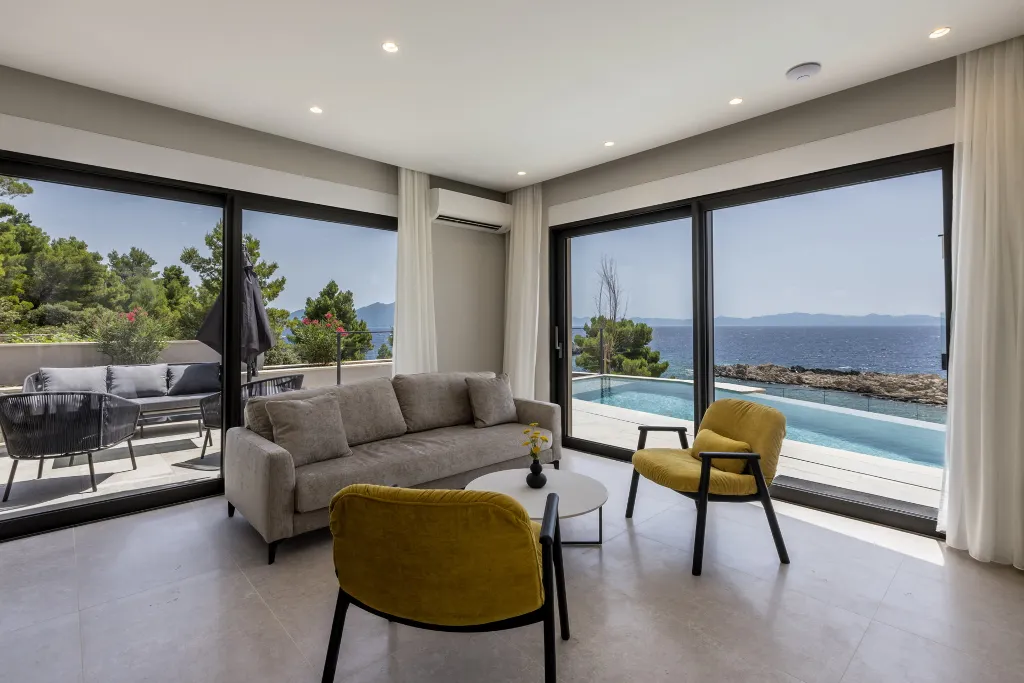 Seaside Villa with Heated Pool in Potomje