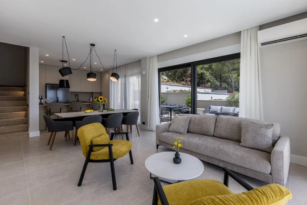 Seaside Villa with Heated Pool in Potomje