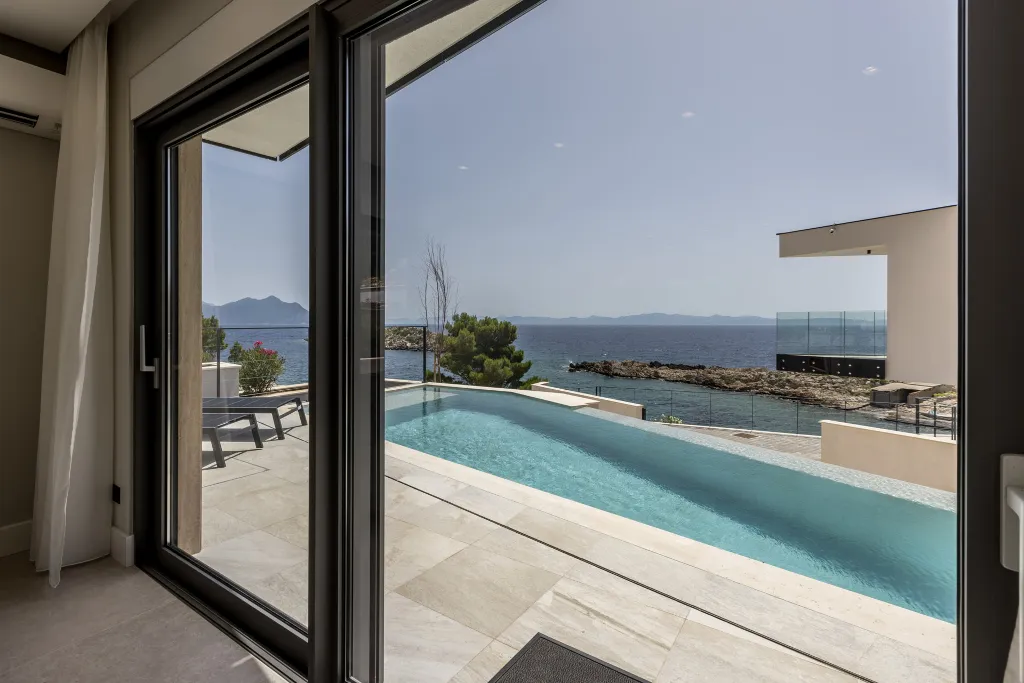 Seaside Villa with Heated Pool in Potomje