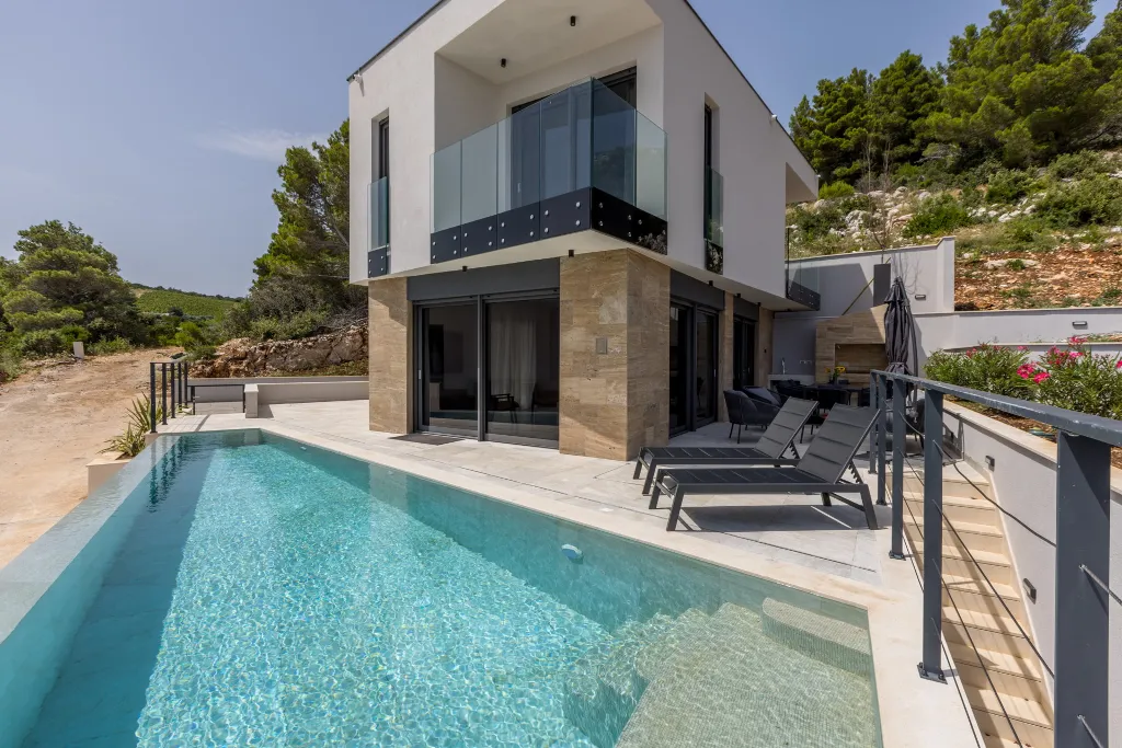 Seaside Villa with Heated Pool in Potomje