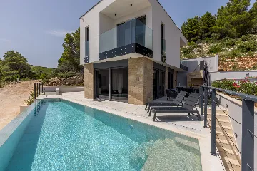 Seaside Villa with Heated Pool in Potomje