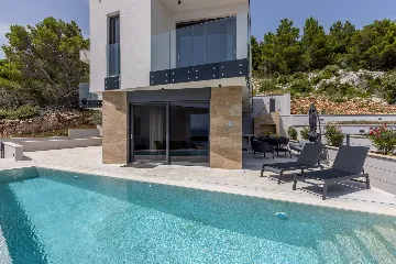 Seaside Villa with Heated Pool in Potomje