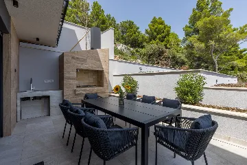 Seaside Villa with Heated Pool in Potomje