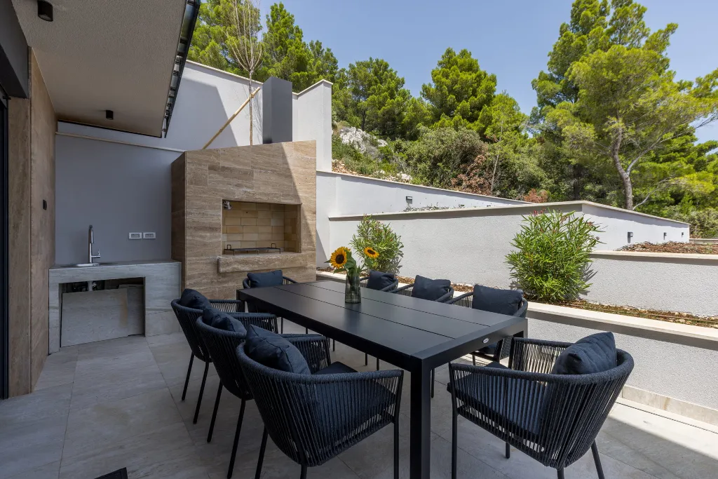 Seaside Villa with Heated Pool in Potomje