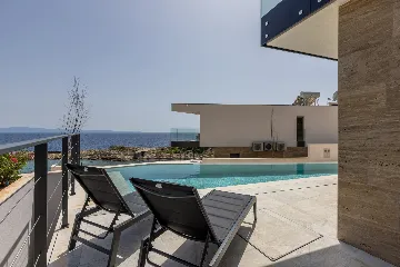 Seaside Villa with Heated Pool in Potomje