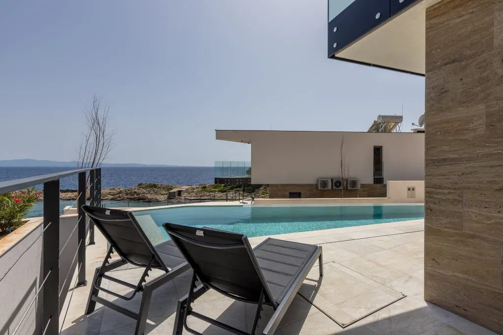 Seaside Villa with Heated Pool in Potomje