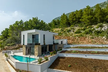 Seaside Villa with Heated Pool in Potomje
