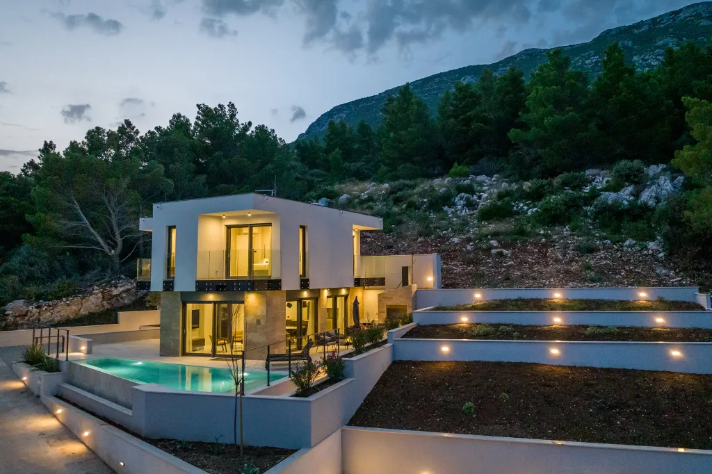 Seaside Villa with Heated Pool in Potomje