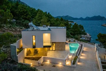 Seaside Villa with Heated Pool in Potomje