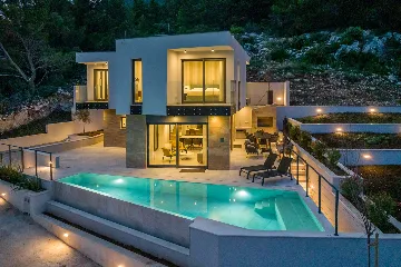 Seaside Villa with Heated Pool in Potomje