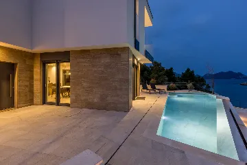 Seaside Villa with Heated Pool in Potomje