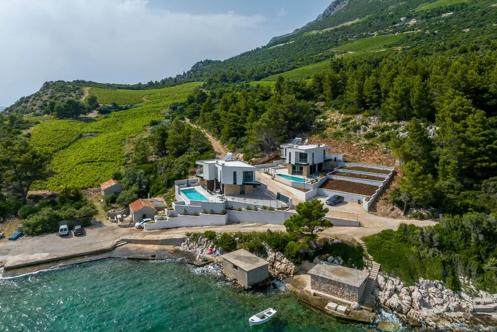 Seaside Villa with Heated Pool in Potomje
