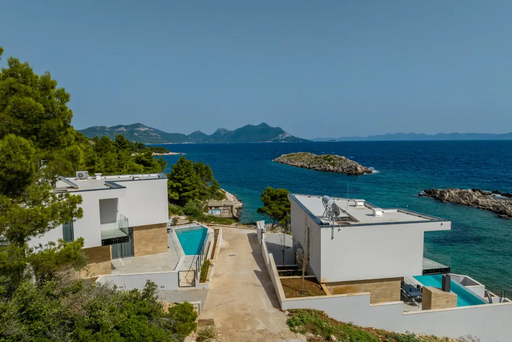 Seaside Villa with Heated Pool in Potomje