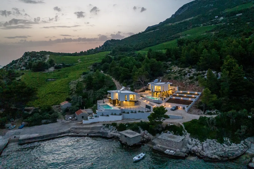 Seaside Villa with Heated Pool in Potomje