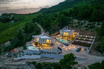 Seaside Villa with Heated Pool in Potomje