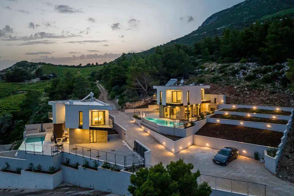 Seaside Villa with Heated Pool in Potomje