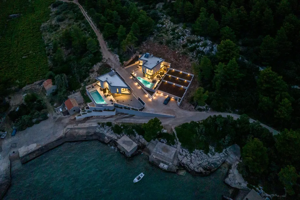 Seaside Villa with Heated Pool in Potomje