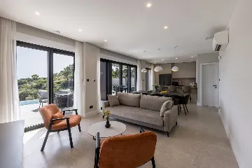 Seaside Retreat Villa with Pool, Potomje