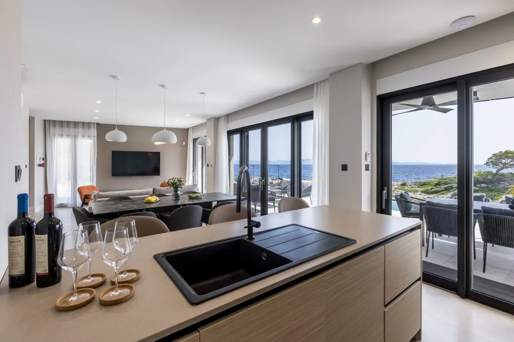 Seaside Retreat Villa with Pool, Potomje