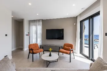 Seaside Retreat Villa with Pool, Potomje