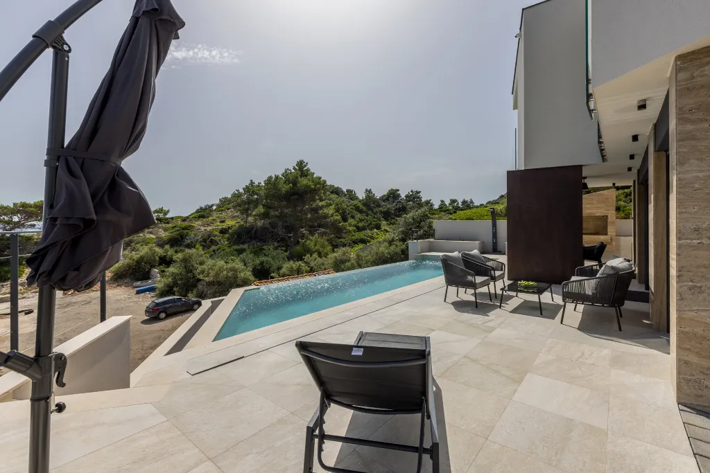 Seaside Retreat Villa with Pool, Potomje