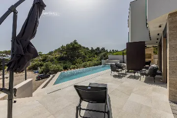 Seaside Retreat Villa with Pool, Potomje