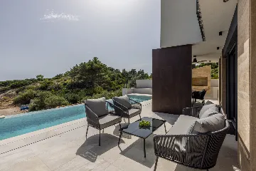 Seaside Retreat Villa with Pool, Potomje