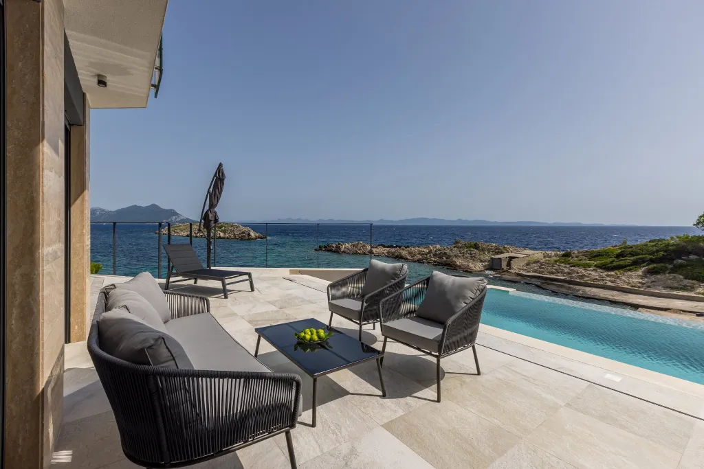 Seaside Retreat Villa with Pool, Potomje