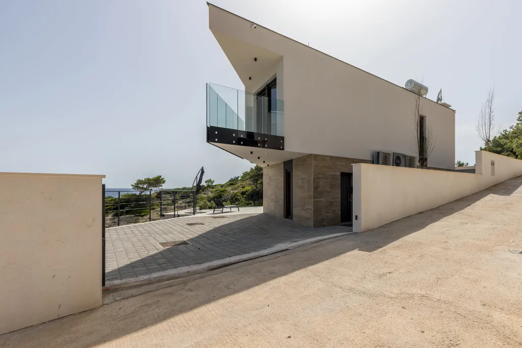 Seaside Retreat Villa with Pool, Potomje