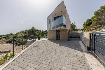 Seaside Retreat Villa with Pool, Potomje