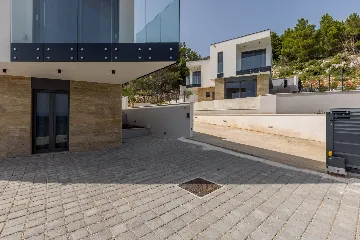 Seaside Retreat Villa with Pool, Potomje