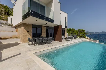 Seaside Retreat Villa with Pool, Potomje