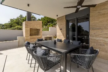 Seaside Retreat Villa with Pool, Potomje